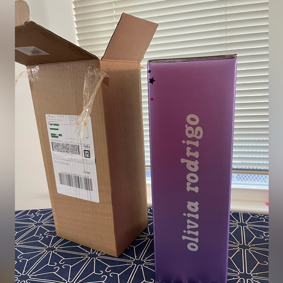 Stanley x Olivia Rodrigo, Quencher H2O Flowstate Tumbler with Straw, 40oz - Picture 2 of 11